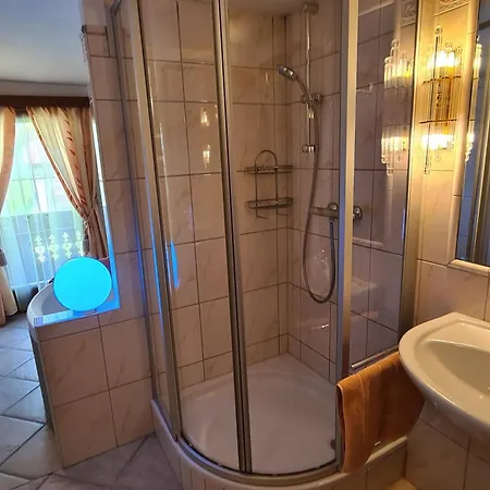 Semesterbostad Meins *